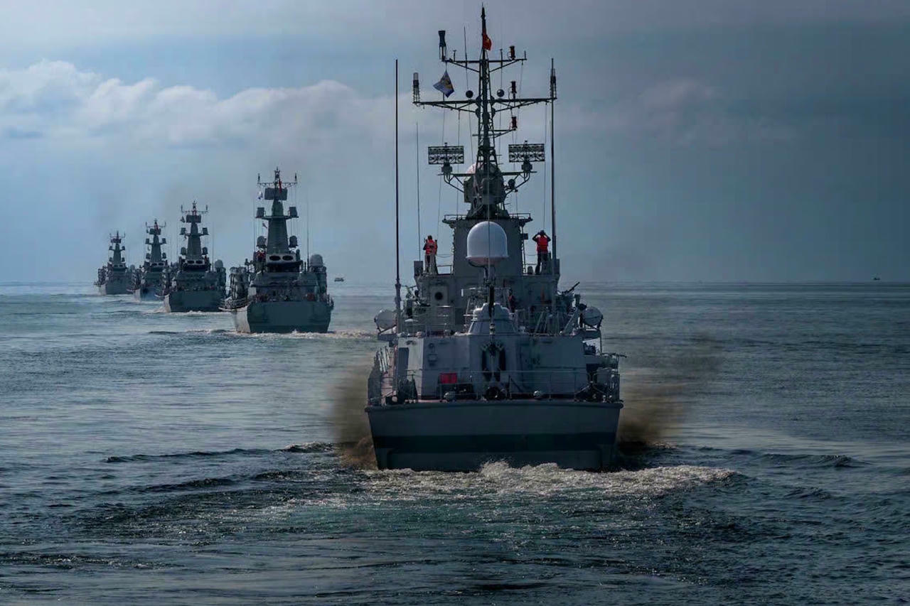 Các tàu chiến của Hải quân tham gia luyện tập trên biển. (Ảnh: Thanh Hà).