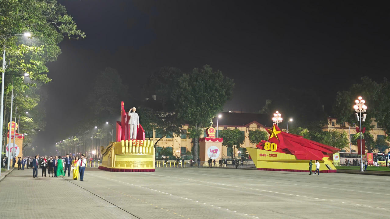 Khối Nghi trượng đang tiến về điểm tập kết