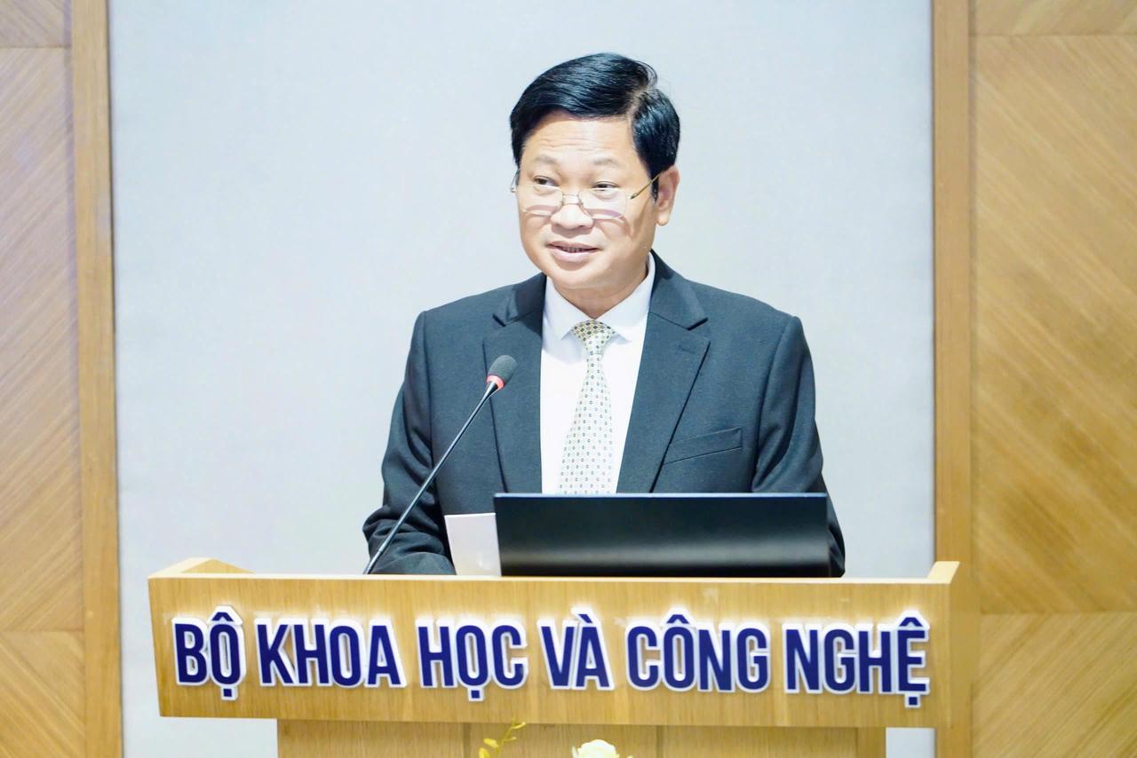 Ông Nguyễn Khắc Lịch, Cục trưởng Cục Công nghiệp Công nghệ Thông tin phát biểu về Giải thưởng “Sản phẩm công nghệ số Make in Viet Nam” năm 2025 (Ảnh: Bộ KH&CN)