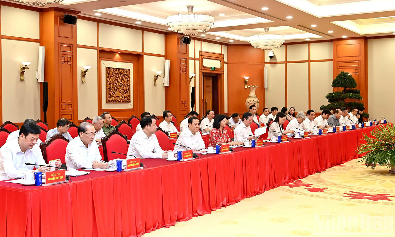 Ban Thường vụ Đảng ủy MTTQ, các đoàn thể Trung ương tham dự buổi làm việc. Ảnh: nhandan.vn