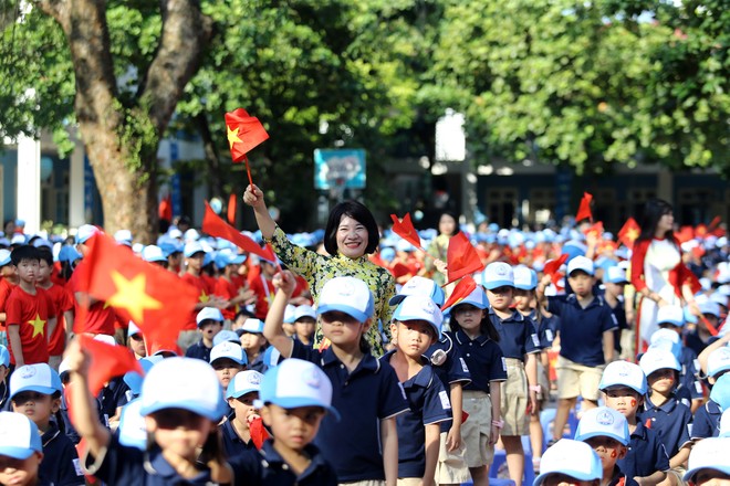 Học sinh trường Tiểu học Phúc Diễn tham dự lễ khai giảng trực tuyến do Bộ GD&amp;ĐT tổ chức