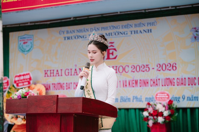 Á hậu Linh Đan chia sẻ tại lễ khai giảng năm học mới ở trường cũ