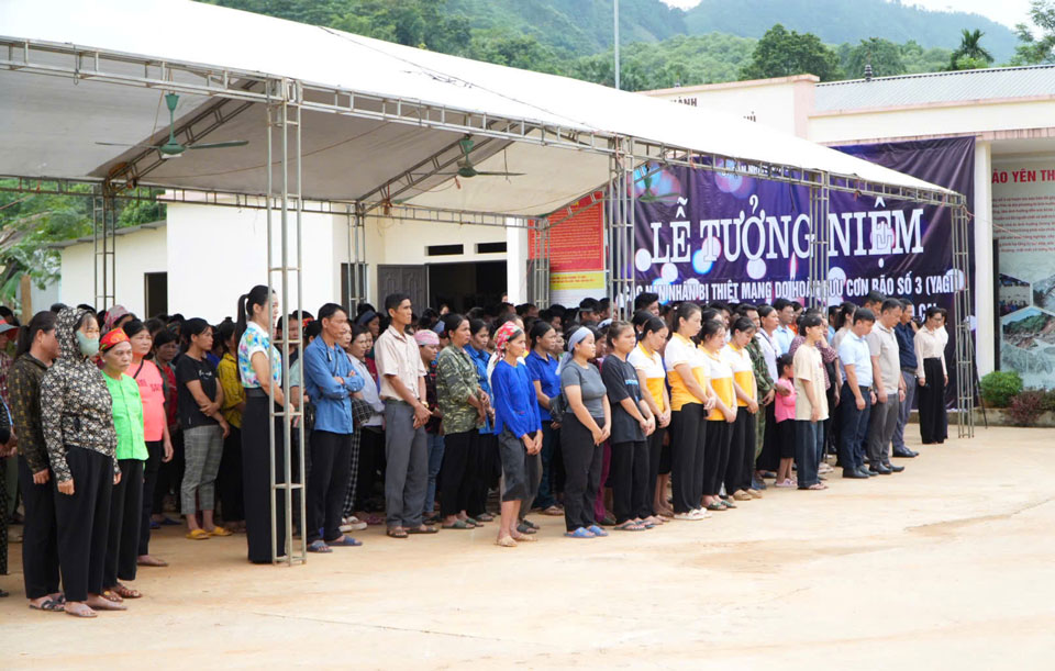 Lễ tưởng niệm một năm ngày mất của các nạn nhân thôn Làng Nủ. Ảnh: Trọng Điểm