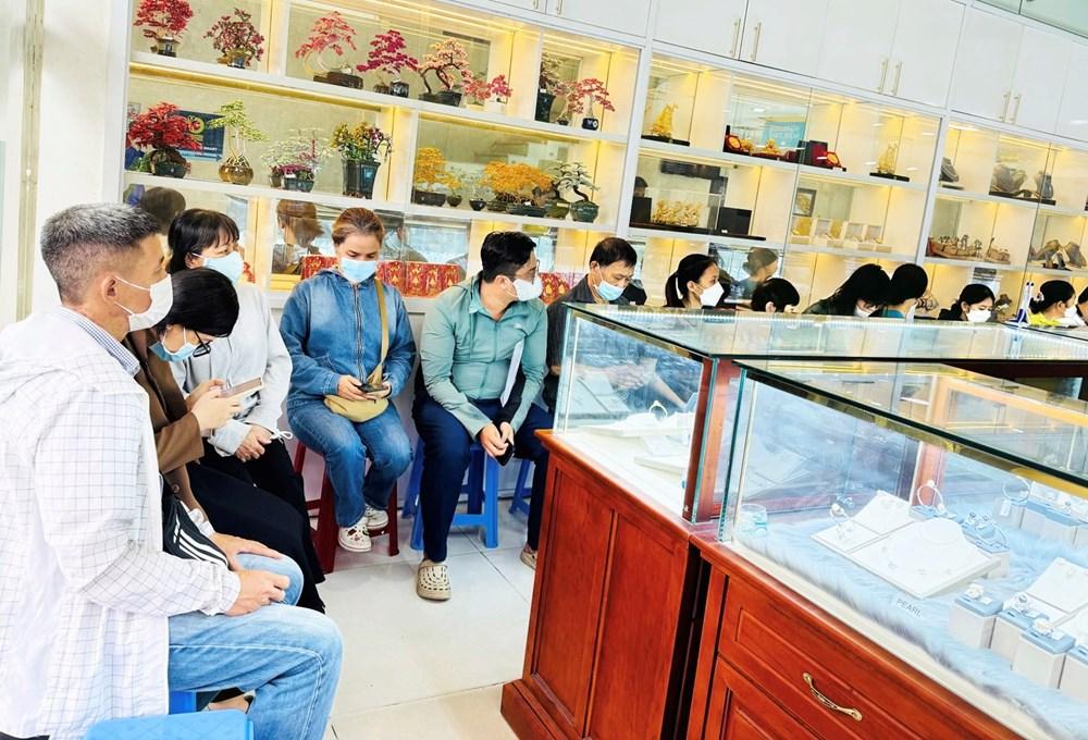 Giá vàng SJC đảo chiều  trên thị trường tự do - ảnh 2