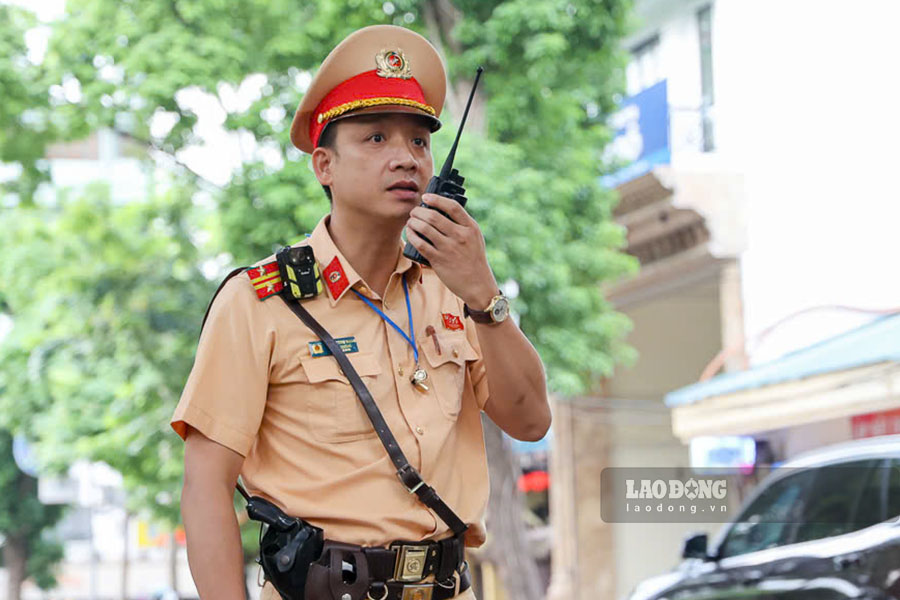 Nhằm bảo đảm trật tự, an toàn giao thông (TTATGT) đầu năm học mới, sáng 12.9, Công an TP Hà Nội bắt đầu triển khai kế hoạch cao điểm tuyên truyền, kiểm tra, xử lý vi phạm đối với học sinh và phụ huynh học sinh trên địa bàn.