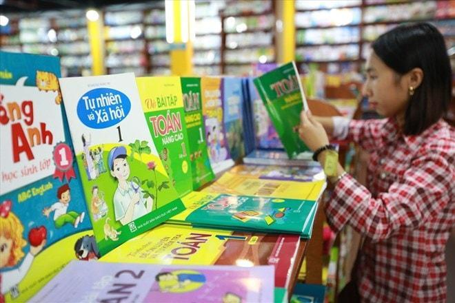 Phó Chủ tịch Quốc hội Nguyễn Khắc Định cho rằng phải có một bộ sách giáo khoa phổ thông chung do Bộ Giáo dục và Đào tạo biên soạn.