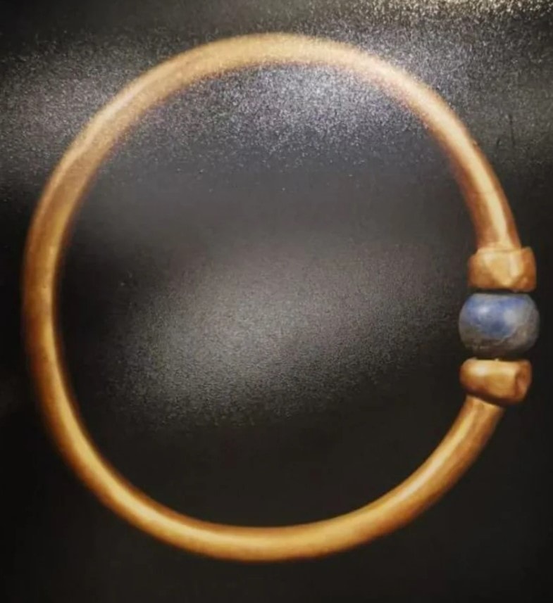 Chiếc vòng tay vàng có niên đại 3.000 năm tuổi. Ảnh: Bộ Cổ vật và Du lịch Ai Cập