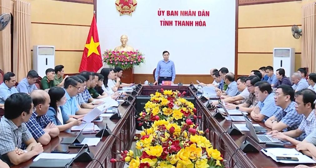 Ông Nguyễn Hoài Anh - Chủ tịch UBND tỉnh Thanh Hóa chủ trì hội nghị triển khai các phương án phòng, chống bão số 9. Ảnh: T.L