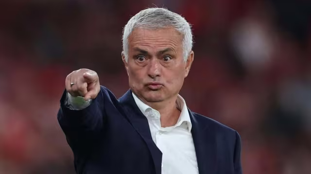 HLV Mourinho ra mắt sân nhà Benfica không như ý