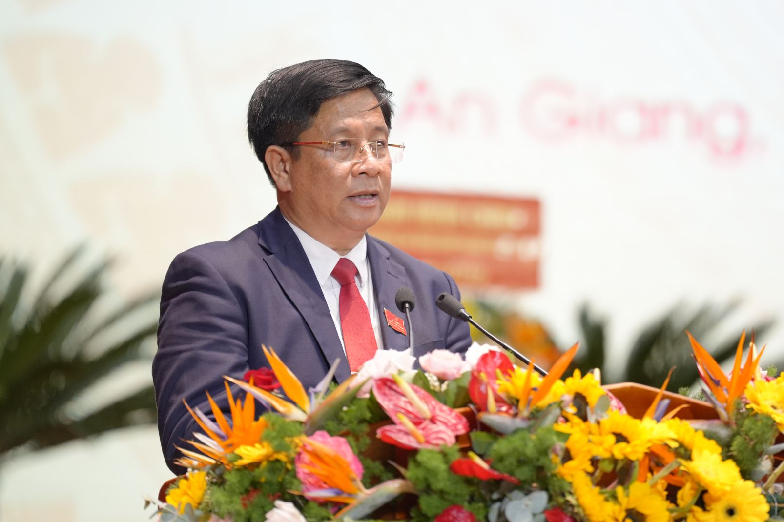 Chủ tịch UBND tỉnh An Giang Hồ Văn Mừng phát biểu tại Đại hội. Ảnh: BTC
