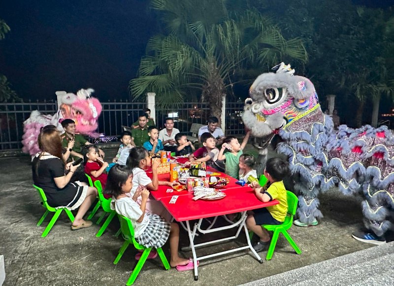 Không khí Trung thu ấm áp lan tỏa ở xã vùng cao Trà Tập, Đà Nẵng. Ảnh: Phú Thiện