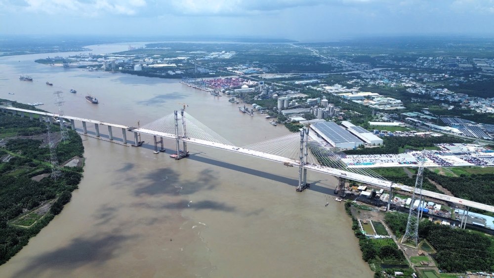 Cầu Bình Khánh trên tuyến cao tốc Bến Lức - Long Thành. Ảnh: Anh Tú