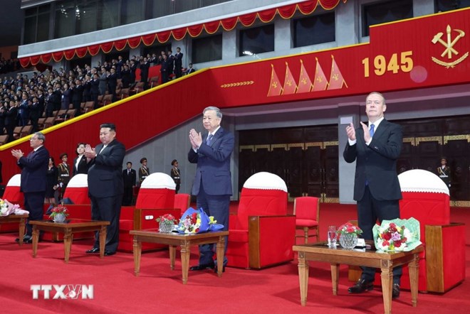 Tổng Bí thư dự chương trình nghệ thuật kỷ niệm 80 năm thành lập Đảng Lao động Triều Tiên