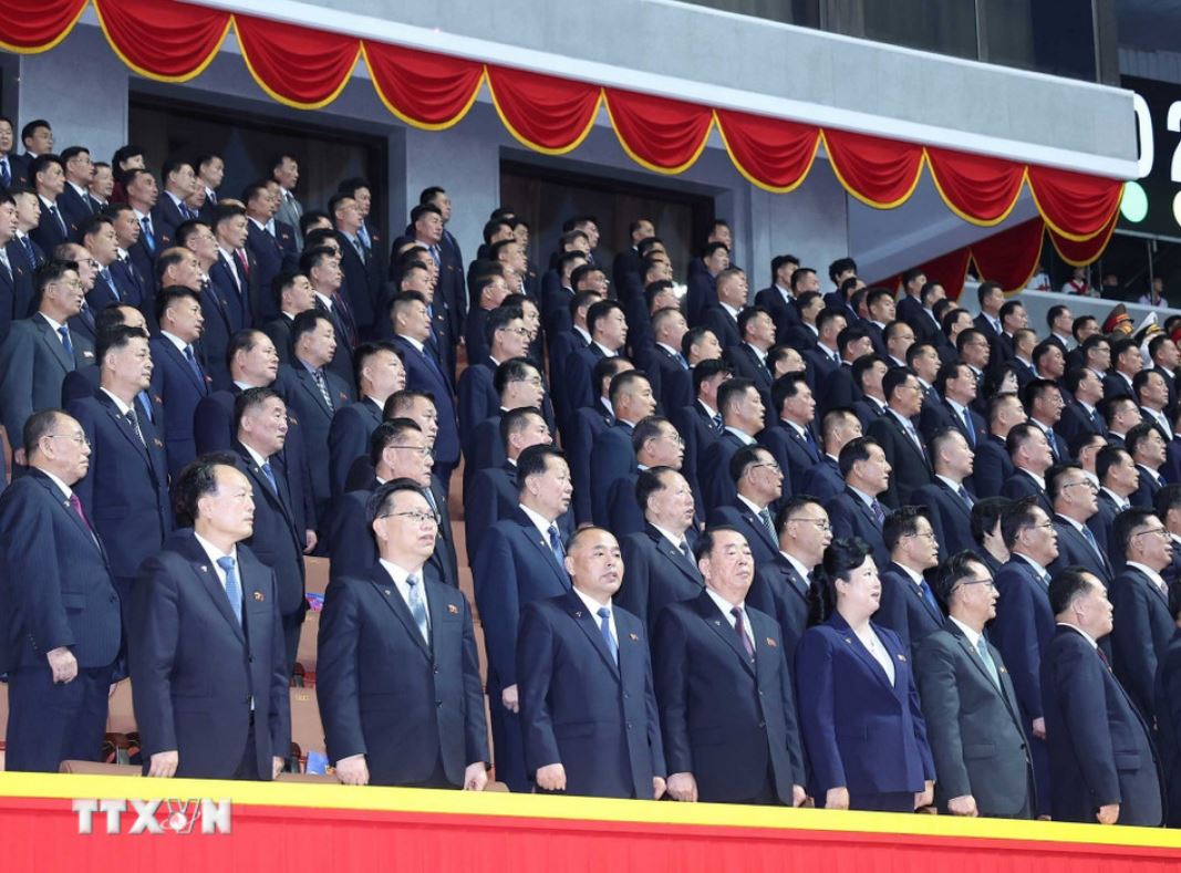 Các đại biểu tham dự chương trình nghệ thuật kỷ niệm 80 năm ngày thành lập Đảng Lao động Triều Tiên. Ảnh: TTXVN