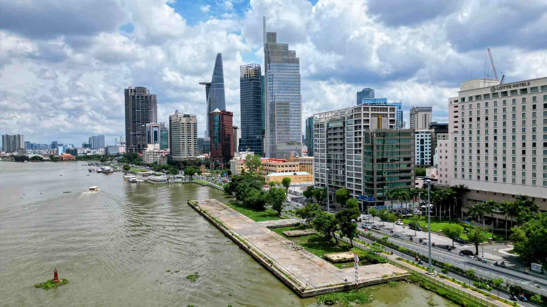 Sông Sài Gòn đoạn qua trung tâm TPHCM. Ảnh: Anh Tú
