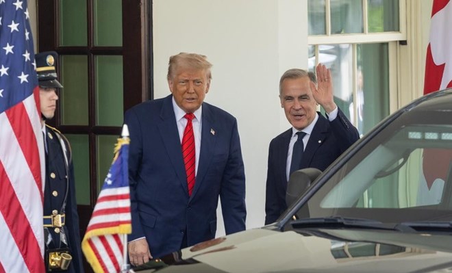 Ông Trump áp thêm 10% thuế lên hàng hóa Canada