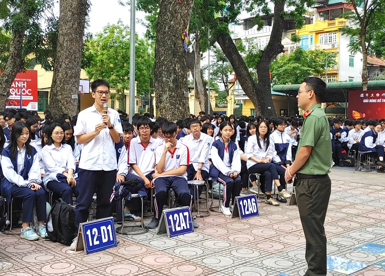 2710-phan-dinh-phung-khong-1-minh-3.jpg
