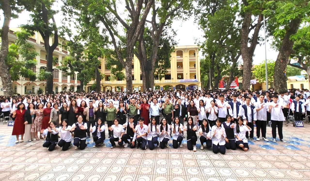 2710-phan-dinh-phung-khong-1-minh-2.jpg