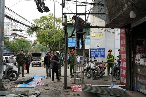 Phường Thanh Liệt ra quân dẹp “điểm nóng” lấn chiếm vỉa hè trước Bệnh viện K Tân Triều