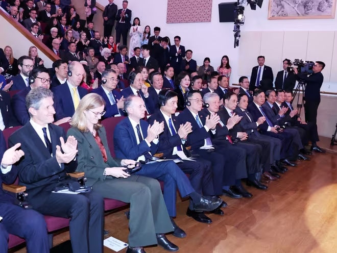 Các đại biểu tham dự tại cuộc phát biểu chính sách ở Đại học Oxford (Vương quốc Anh)