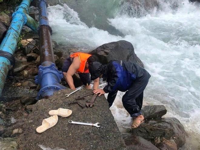 Bác thông tin đường ống nước thượng nguồn ở Huế bị vỡ do mưa lũ