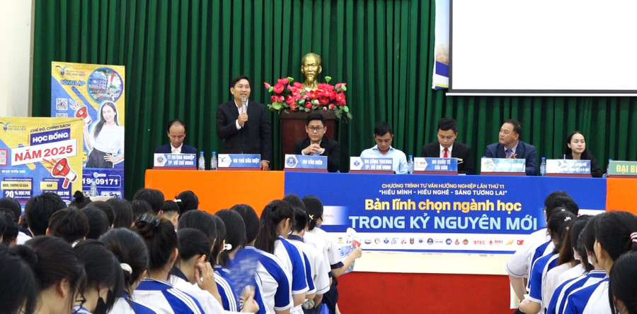 Chương trình tư vấn tuyển sinh - hướng nghiệp năm 2026 của Trường Đại học Thủ Dầu Một, khởi động từ tháng 10/2025. Ảnh: TDMU truyen-thong-trong-tuyen-sinh-dai-hoc1.jpg