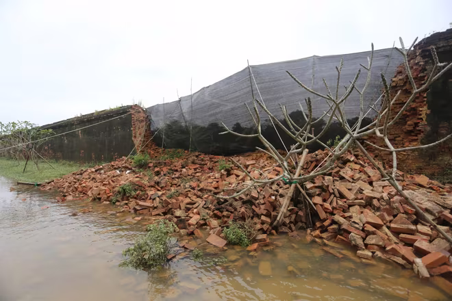 Hoàng thành Huế gặp sự cố do mưa lũ