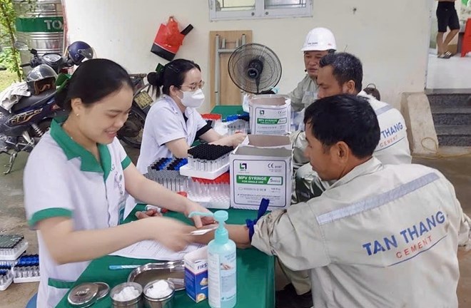 Khám bệnh miễn phí cho 2.000 đoàn viên, người lao động Nghệ An