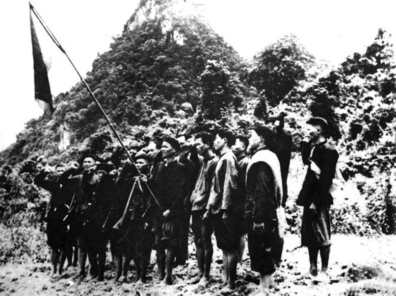 Đại hội toàn quốc thống nhất Mặt trận Việt Minh - Liên Việt thành Mặt trận Liên hiệp quốc dân Việt Nam, tại Tuyên Quang, ngày 3/3/1951 (Nguồn: Tạp chí Mặt trận).