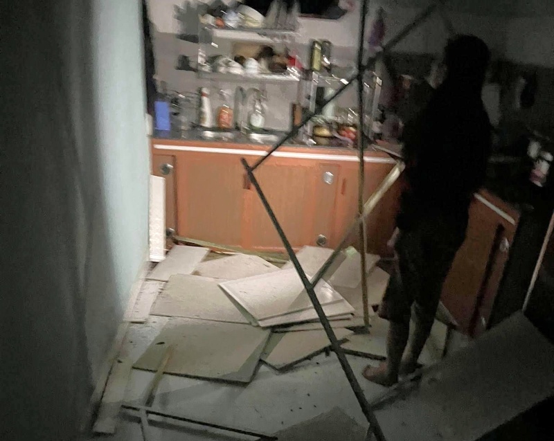 Lốc xoáy bất ngờ quét qua khu vực Chiên Đàn (TP.Đà Nẵng) đêm 16.1, khiến nhiều nhà tốc mái, dân hoảng loạn. Ảnh: Châu Nghĩa