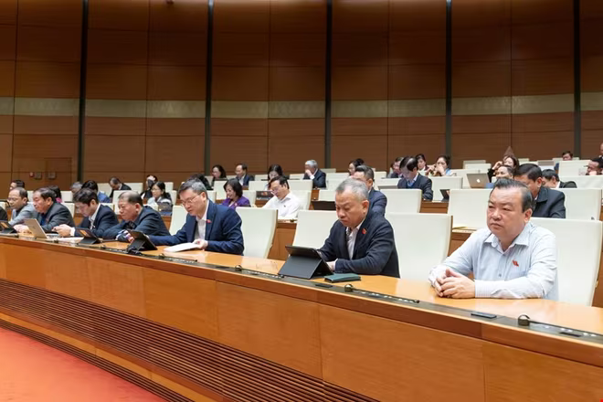 Quang cảnh phiên họp