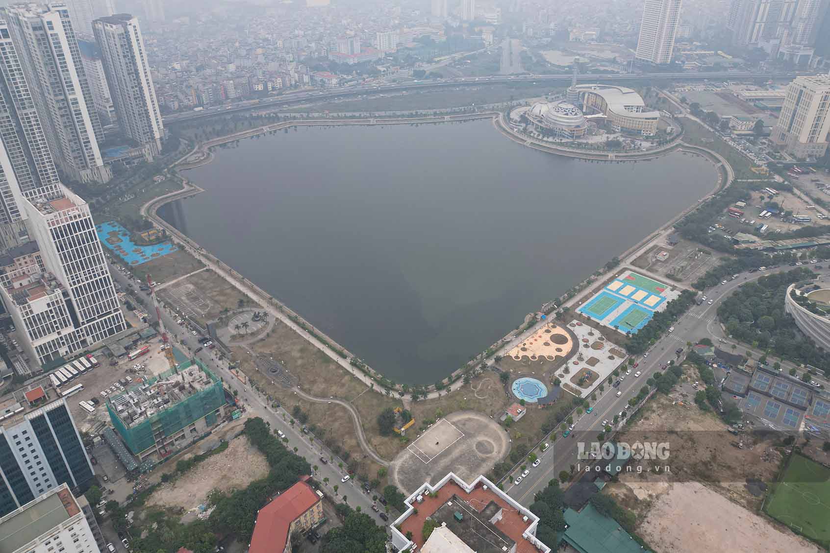 Công viên và hồ điều hòa CV1 nhìn từ trên cao. Ảnh: Thiện Nhân