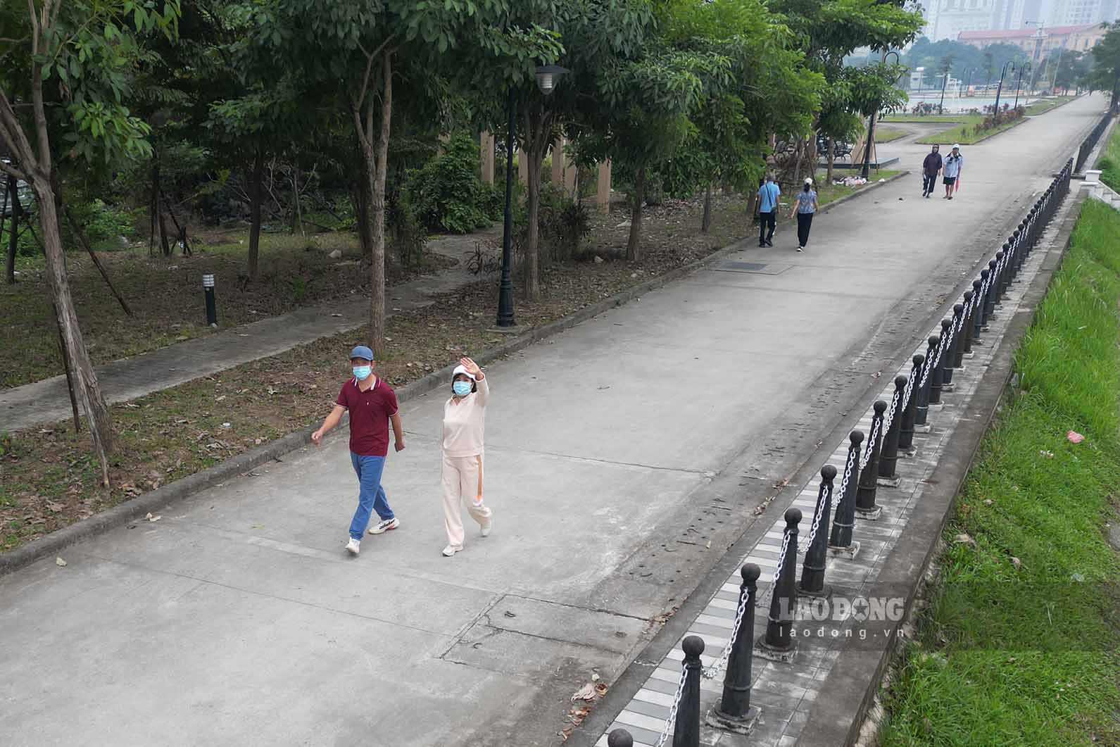 Đường dạo ven hồ thoáng đãng, sạch sẽ. Ảnh: Thiện Nhân