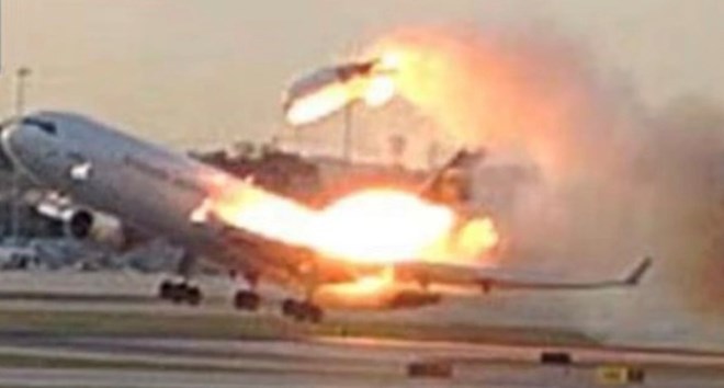 Bất ngờ lý do máy bay chở hàng Mỹ gãy rời động cơ khi cất cánh