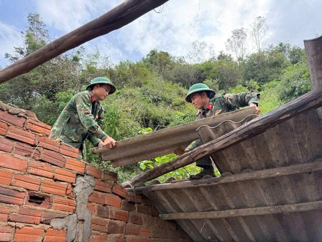 Bộ đội Khánh Hòa triển khai chiến dịch Quang Trung thần tốc xây nhà cho dân sau mưa lũ