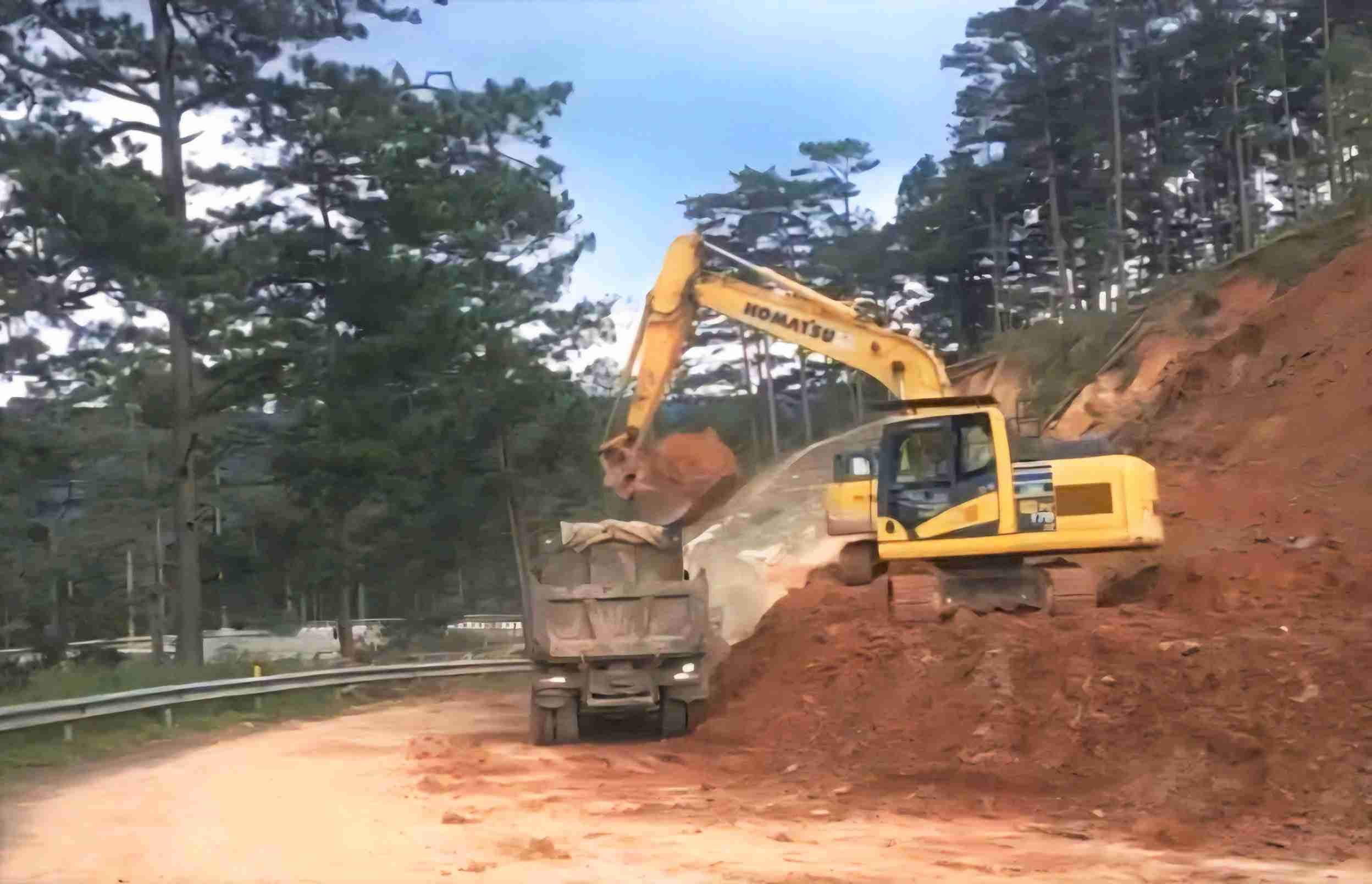 Công tác khắc phục sạt lở trên đèo D'ran được