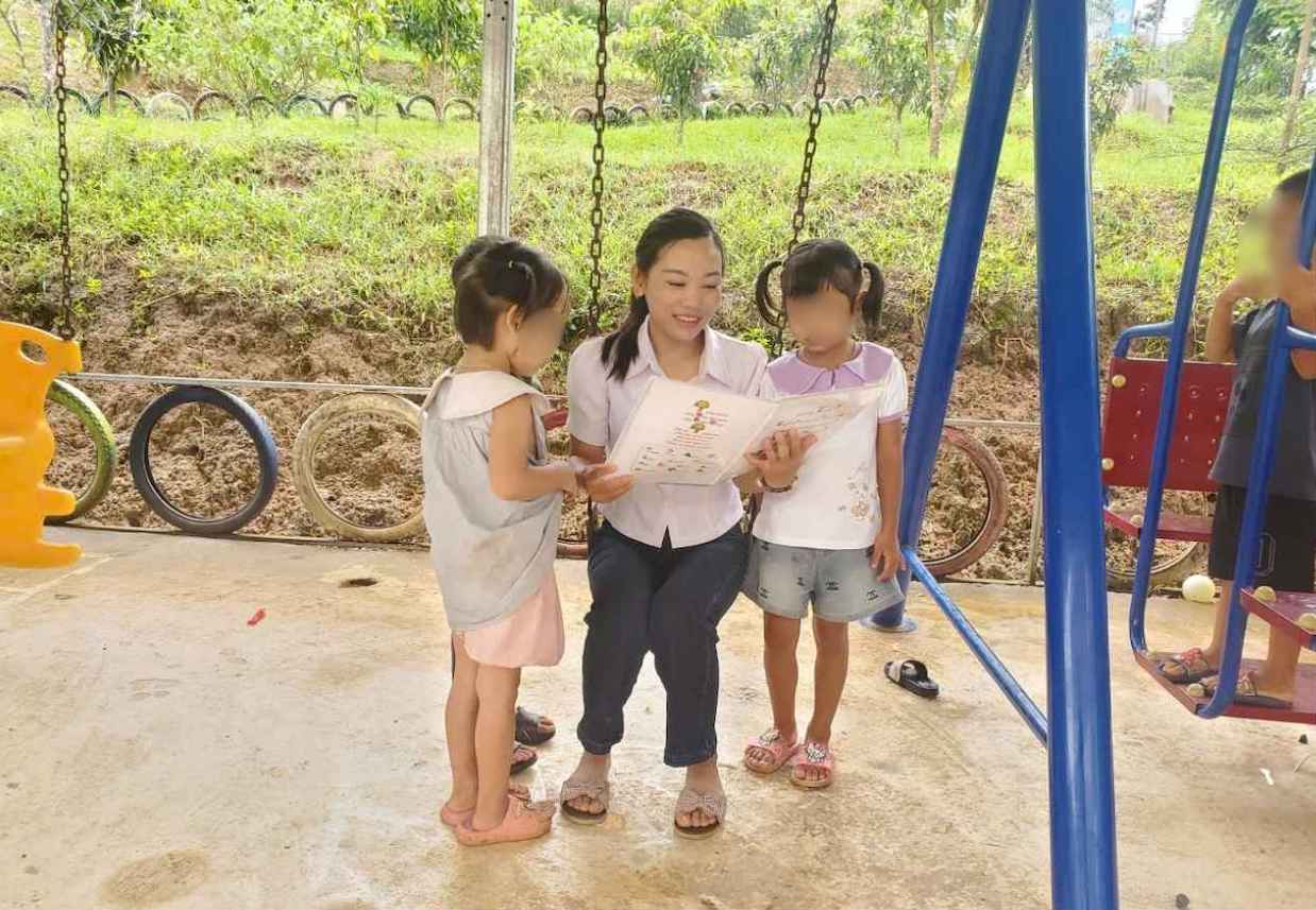 Cô Sùng Thị Tằng - giáo viên Trường Mầm non Pá Mỳ (xã Nậm Kè, Điện Biên). Ảnh: NVCC