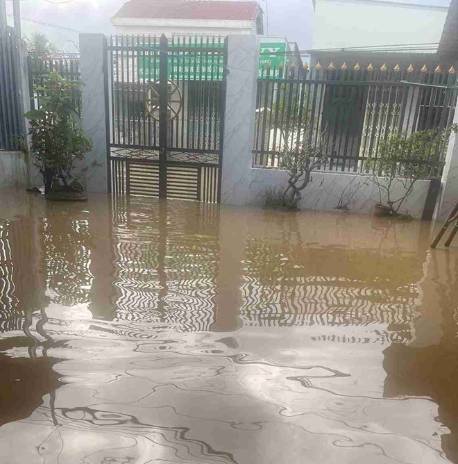 Mưa lớn suốt đêm, nhiều khu vực ở Khánh Hòa ngập cục bộ