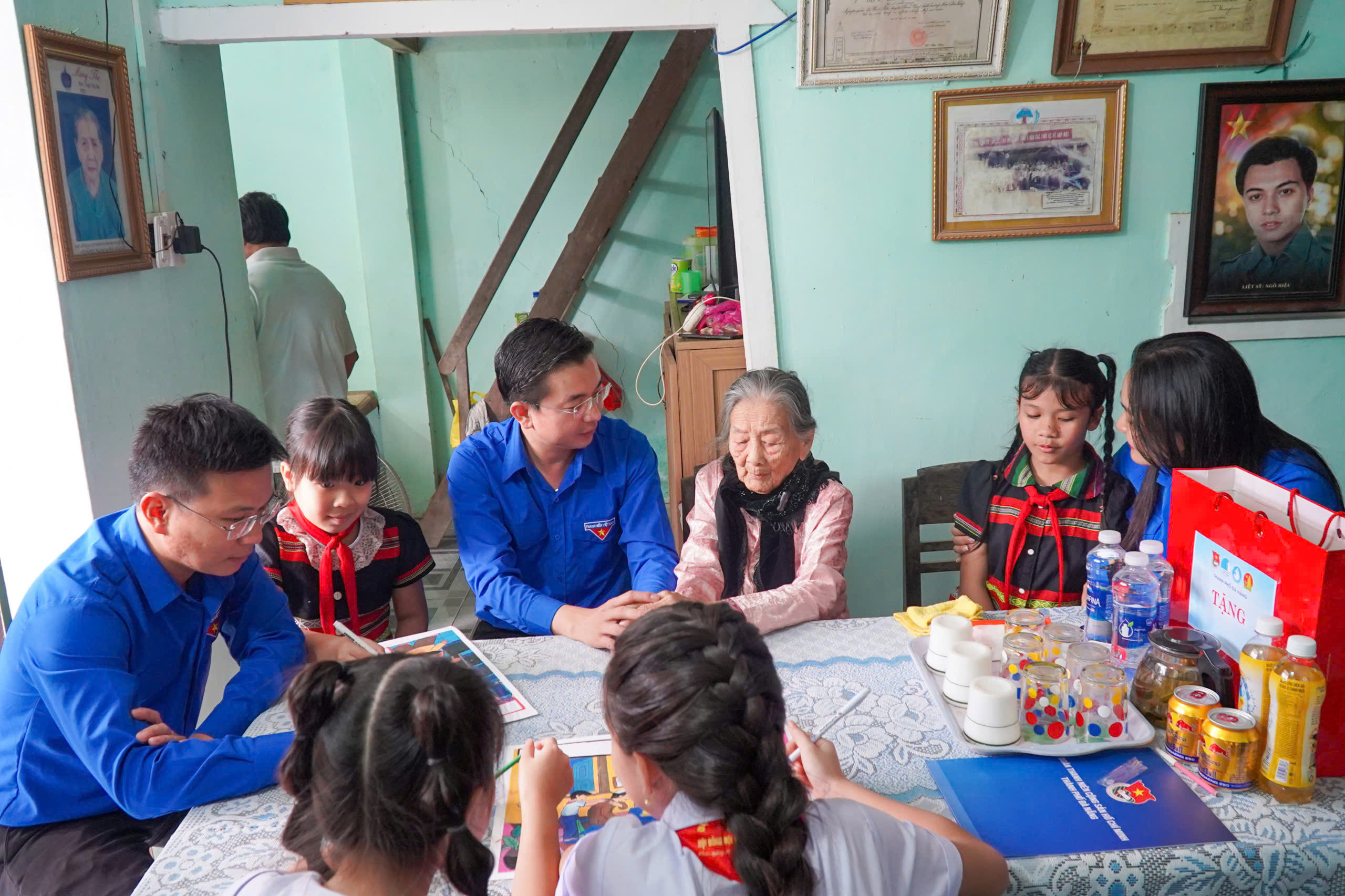 Đà Nẵng trình loạt chính sách mới chăm lo người có công với cách mạng. Ảnh: Thành đoàn Đà Nẵng