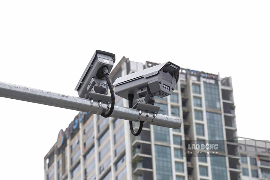 Hà Nội đã chính thức vận hành 1.837 camera AI tại 195 nút giao thông, 25 tuyến đường, cầu trọng điểm. Hệ thống camera AI vừa được vận hành có khả năng tự động nhận biết và xử phạt lên tới 28 hành vi vi phạm.