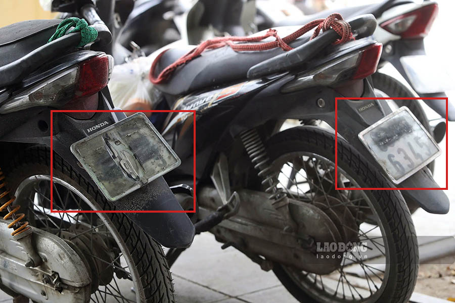 Những chiếc biển số bị biến dạng, không rõ chữ, số. Các trường hợp vi phạm đều bị lực lượng chức năng xử lý nghiêm theo quy định.