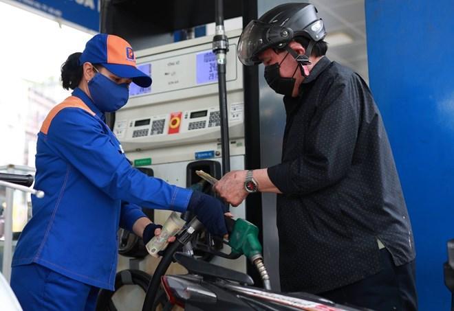 Dự báo giá xăng giảm mạnh 3,7-4,1% vào chiều nay