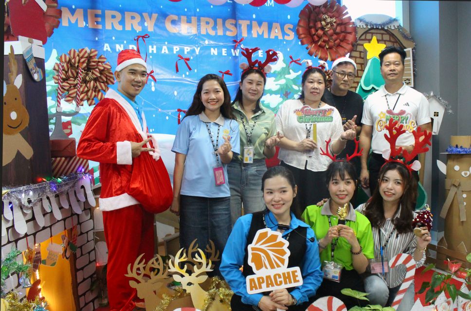 Công đoàn cơ sở Công ty TNHH Giày Apache Việt Nam tổ chức cuộc thi trang trí đón Giáng sinh trong toàn đơn vị, tạo sân chơi ý nghĩa cho NLĐ. Ảnh: Lục Tùng