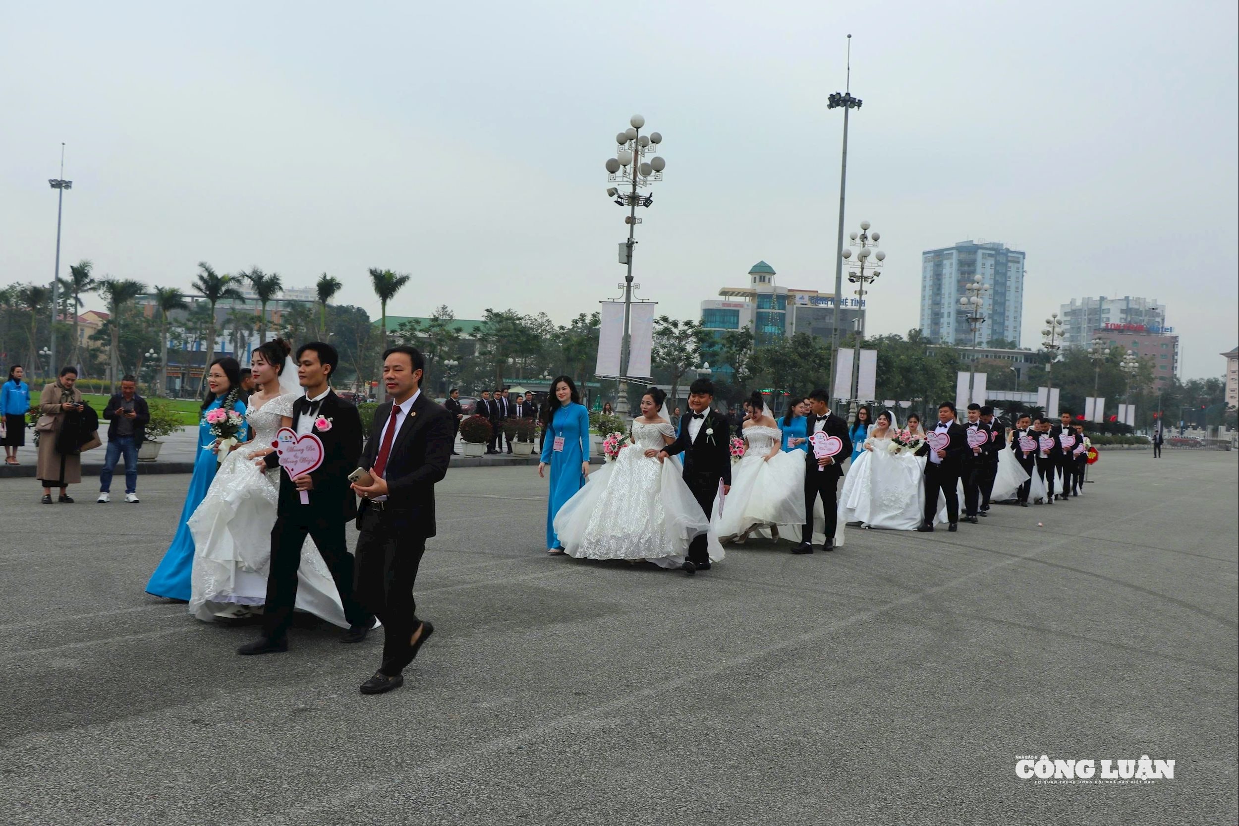 Đây là lần đầu tiên Công đoàn Nghệ An chủ trì phối hợp tổ chức lễ cưới cho các cặp đôi công nhân (2)