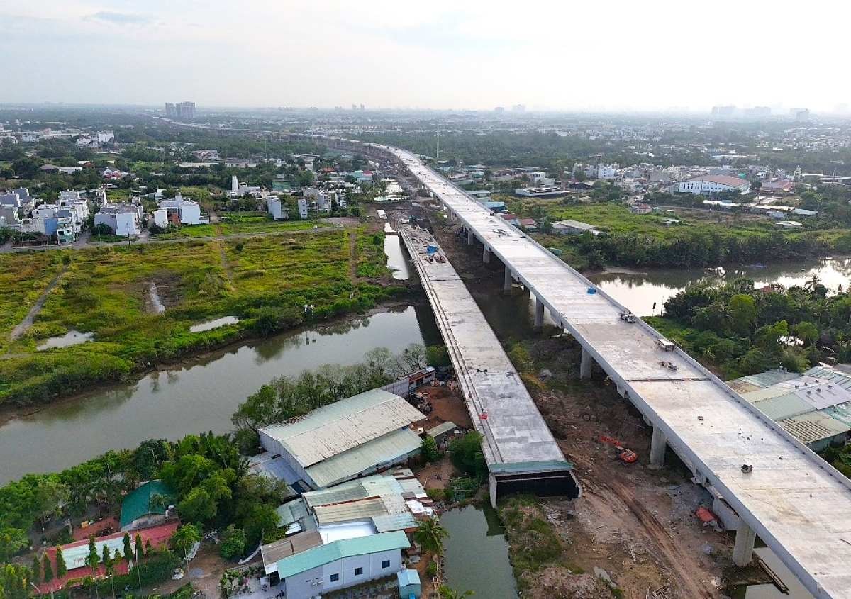 Đoạn đường trên cao phía Đông dài 14,7 km của Vành đai 3 TPHCM. Ảnh: Minh Quân