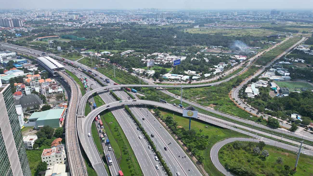 Dự án Khu liên hợp thể dục thể thao quốc gia Rạch Chiếc gần nút giao Cát Lái. Ảnh: Anh Tú