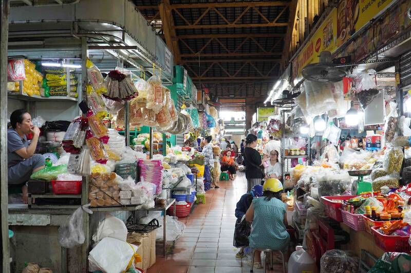 Không khí buôn bán trầm lắng tại chợ truyền thống TPHCM. Ảnh: Ngọc Lê