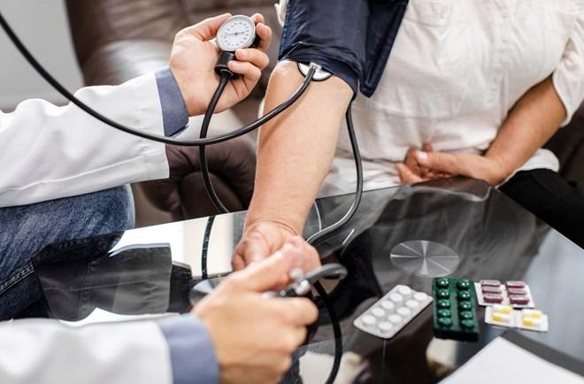 Huyết áp bình thường ở nhà nhưng tăng cao khi đi khám là hiện tượng khá phổ biến, thường liên quan đến căng thẳng và lo lắng tâm lý. Ảnh: Thuỳ Dương