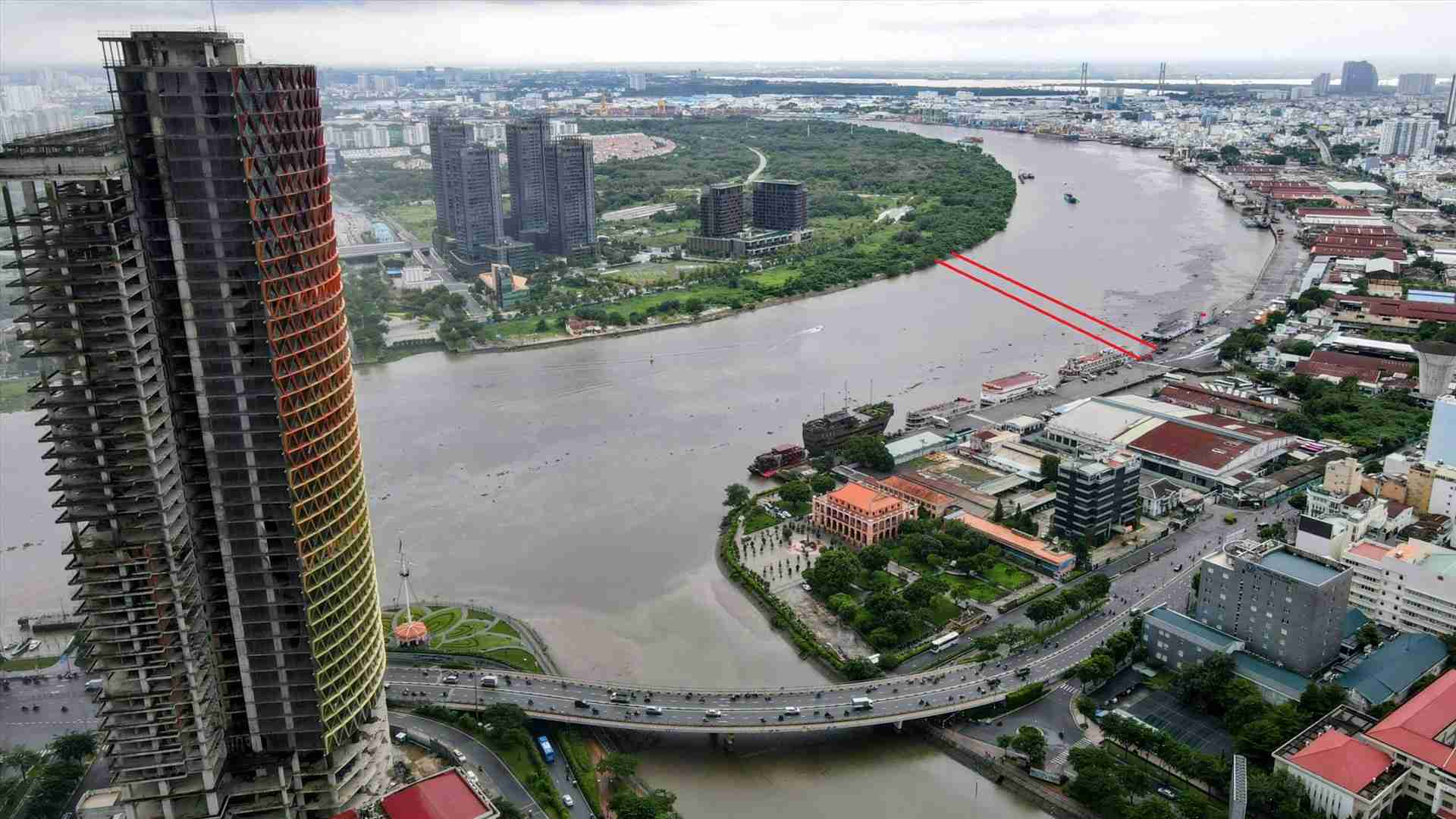 Cầu Thủ Thiêm 3 cao 10 m, với kiến trúc mỹ thuật độc đáo, tạo sự thân thiện giữa khu trung tâm TPHCM song hành với Khu đô thị mới Thủ Thiêm. Ảnh: Anh Tú