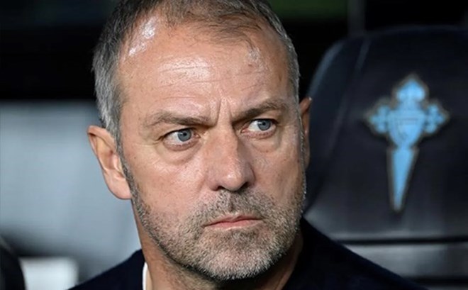 Hansi Flick cần thêm phương án để gia cố hàng thủ Barcelona. Ảnh: AFP